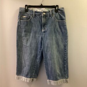 Lee just below the waist medium wash jean capris Woman’s size 12M